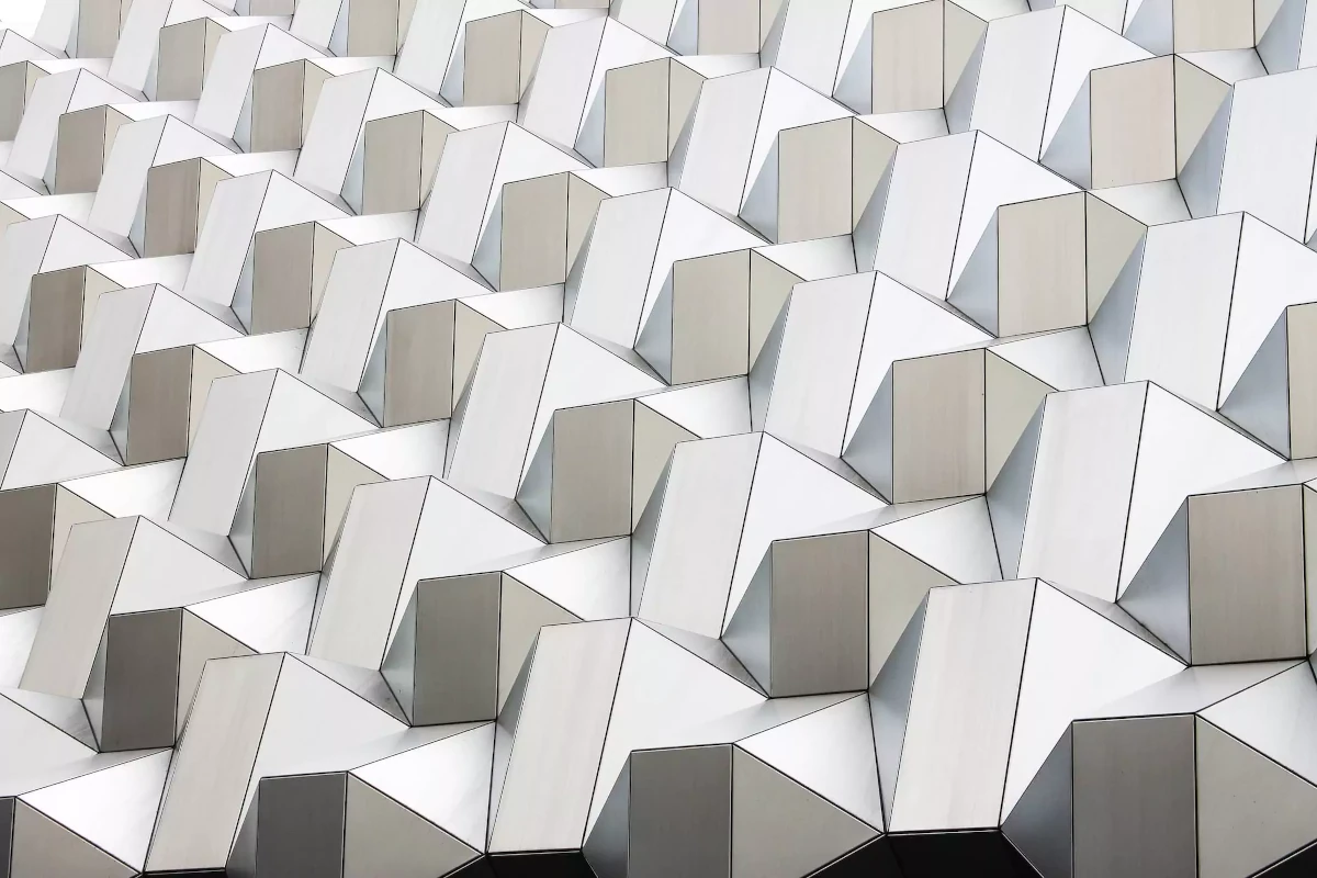 Белые абстрактные геометрические произведения искусства из Дрездена, Германия